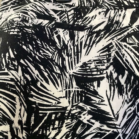 APT9 Capri pants, black and white palm print size 10 - Picture 2 of 5